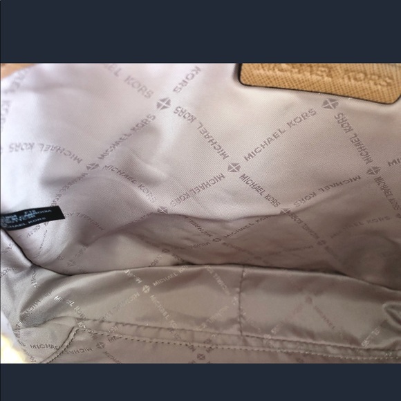Gaby’sBags💕Michael Kors Large Crossbody Vanilla - Picture 6 of 6